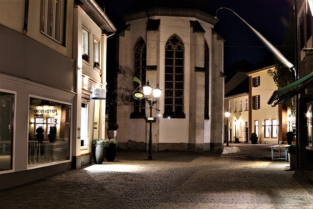 해외 현지 시장에서 산 식재료로 요리해서 숙소 이웃들과 나눠 먹으며 즐긴 파티 에피소드